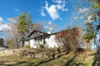 "Cumberland Shoreline Retreat" Waterfront Access, Fun, Hot Tub, Marinas