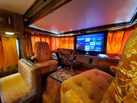 Vintage 80's Retro RV Experience, Back to 1985!