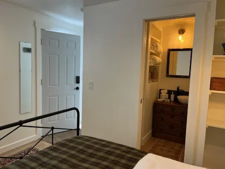 Cozy cabin in the heart of America’s favorite, wild playground