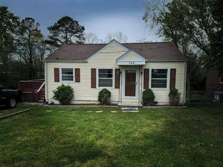 More Space than Hotel -- King Bed/ Bunk Bed / Laundry - 29mi to Nashville
