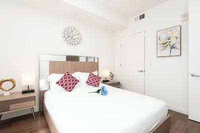 Luxury 1BR Pool, Gym, Rooftop and Prime Location Hotels near Walgreens