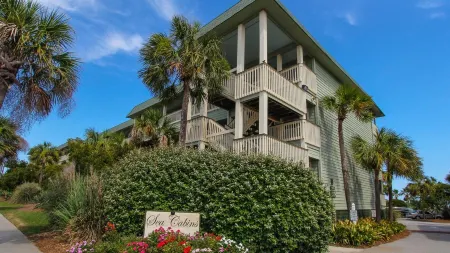 Oceanfront, Top Floor/ Corner Sea Cabin, Gorgeous Views with Pool