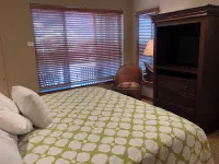 Silverside Chalet: Family-friendly 1BDRM condo next to the waterpark and gondola  호텔