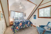 Hot Tub, Lakes, Ski Hill, Golf, Game Room & Endless Foliage, Dog Friendly