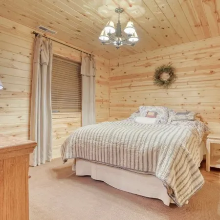 Authentic Log Cabin with Luxuries