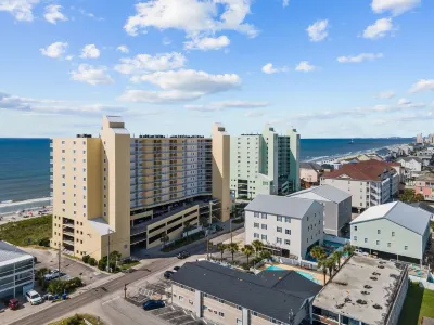 Direct Oceanfront 3 Bed/3 Bath Condo in Cherry Grove Hotels near Coastal North Town Center