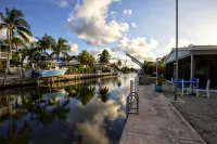 Lisa's Hideout - 3/2 Vaca Cut Canal - 75' Dock - Ground Level