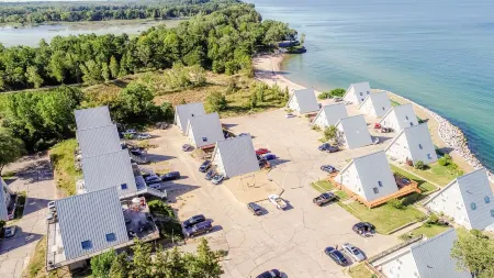 Amazing Lake Michigan Views: Completely Remodeled and Steps from Lake Michigan!