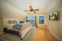 Family Tides-Pool, Hot Tub, Kayaks, Golf Cart, Walk to the Gulf, No Cleaning Fee