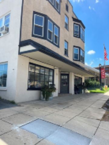 Newly renovated in the heart of Kennett Square. 3 miles from Longwood Gardens