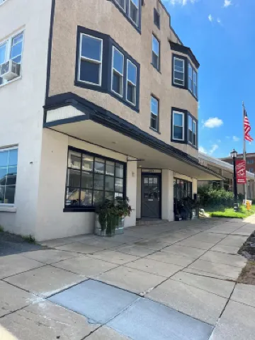 Newly renovated in the heart of Kennett Square. 3 miles from Longwood Gardens