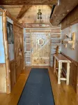 Full Log Family Lodge - private dock/beach & fire pit
