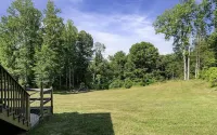 5 Bdrm Dog Friendly, Lake Access Getaway w/Playground, Fire Pit & More