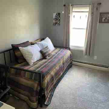 Charming Remodeled Home with Deck overlooking Land Trust - Dog Friendly! Rooms