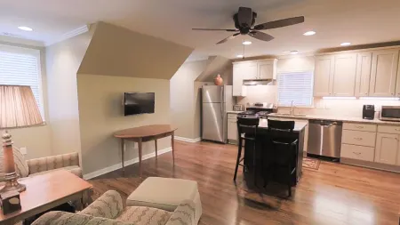 Private Carriage House  5 miles to Ameris Amphitheater Walkable  to Canton st