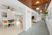 Heated Pool-Oversized Master - Close to Beach - Centrally Located 4 Bed / 3 Bath