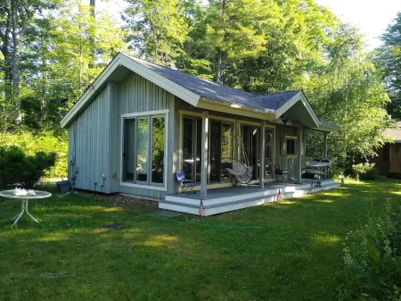 Grey Cabin with Sauna on Lake Monomonac