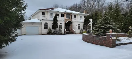 Luxury Home with Sauna, Hot Tubs, Game Room, Short Walk to Lake, King Beds