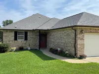 Tranquility Cove Lakehouse. Hot Tub! Family-Friendly, Newly Renovated