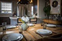 The quaintest, beautifully updated 1920's Mid-Century Boho Bungalow in Memphis