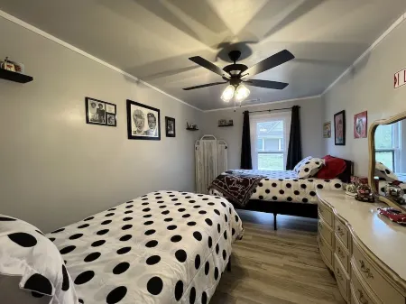 Newly restored 1910 Ozark Mountain Dogtrot Cottage