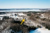 All-season private cottage near skiing, golf, trails + lakes