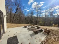 A fairytale like Cottage tucked in the woods: hot tub/wi-fi/game room/firepit!