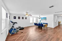 2 King ! Newly renovated w/8 beds sleeps upto 16 people