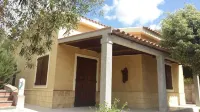 Detached cottage with garden and barbecue 1km from the beach of Solanas Hotel a 