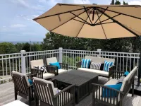 Coastal Cottage w/ Roof Deck Ocean Views - York, ME 4 Beds, 3 Baths, Sleeps 9 Hotel a York