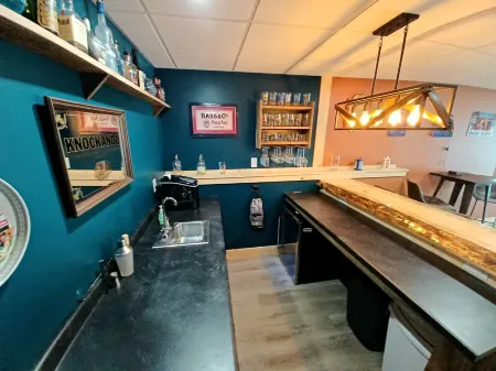 Sunrise Views Cabin with AC, Game Room & Bar