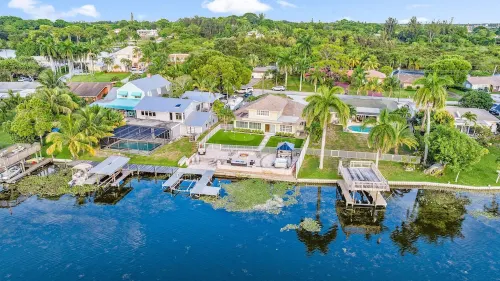 NEW! Drift Inn-Lakefront Home w/ Hot Tub, Outdoor Bar, Golf! Hotels in Lantana