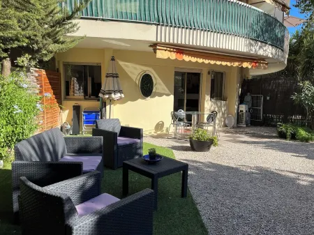Studio en Rez-de-jardin À Cagnes SUR MER