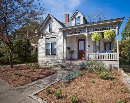 Large Two Bedroom Apartment in Downtown Lexington near Rupp Arena Отели рядом с достопримечательностью «Университет Кентукки»