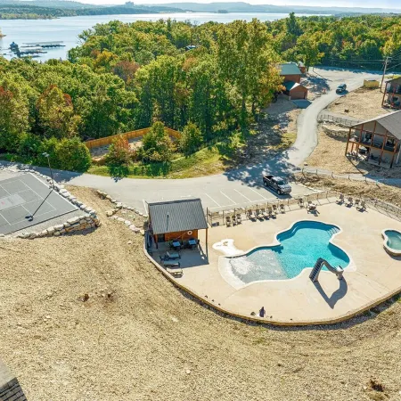 March Sale! Lakefront Cabin directly on Table Rock Lake: w/Pool+Hot Tubs