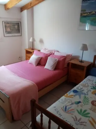 self-contained studio for 3 people in a picturesque and charming location