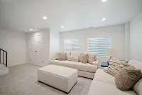 Townhouse w views + 2 car garage + washer + dryer