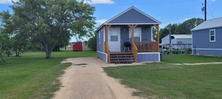 Cute Brand New Coastal Cabins Отели в г. Сидрифт