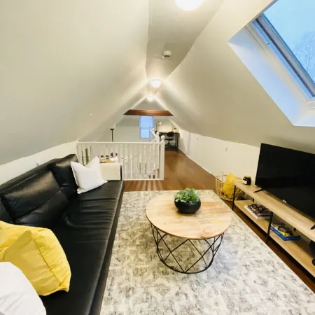 Stylish Loft with Parking Near NYC + Hospital