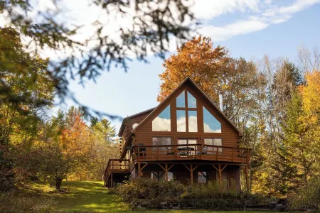 The Lake's End - Beautiful Lakefront Log Home in the White Mountains