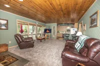 Minocqua Chain! Walk to the Bearskin Trail! Fall Dates Available! Hotels in Minocqua