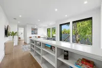 Luxury Escape in Austin’s Iconic Bouldin Creek Perfect Location + Private Pool!