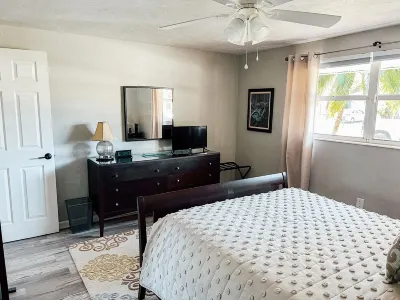 The Coral Cottage close to all that Sarasota has to offer