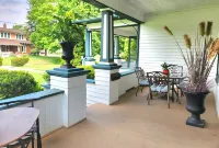 The Smith House Retreat w/HotTub, Bikes, Game/Movie Room, 10mins to Frankenmuth Hotels in Tuscola County