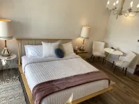 Penthouse studio breathtaking Grand Traverse Bay views!