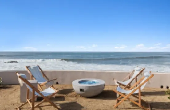 Beachfront Windansea Escape ideal for families