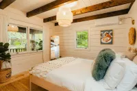 Swan Lake Lakefront Cozy Modern Home w/ cabana, central air, kids room.