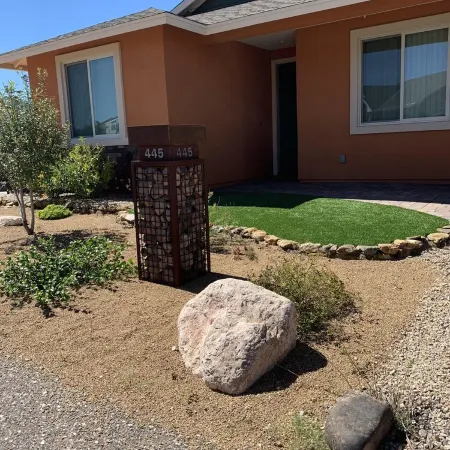 Just a 9 minute stroll to Old Town Cottonwood. Open to short & medium term stays