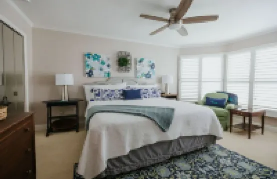 Lagoon view villa with office, easy walk to beach!