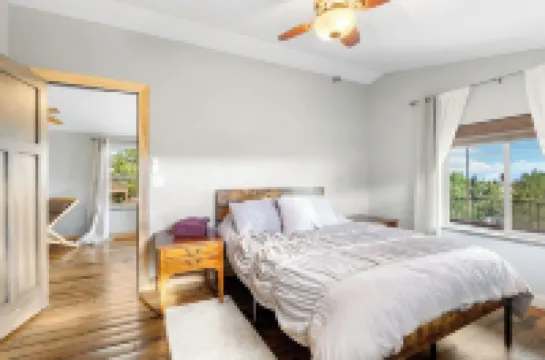 Relaxing Authentic Colorado Retreat w/ Chic Art, 5 min to USAFA & Amenities Hotels in Gleneagle